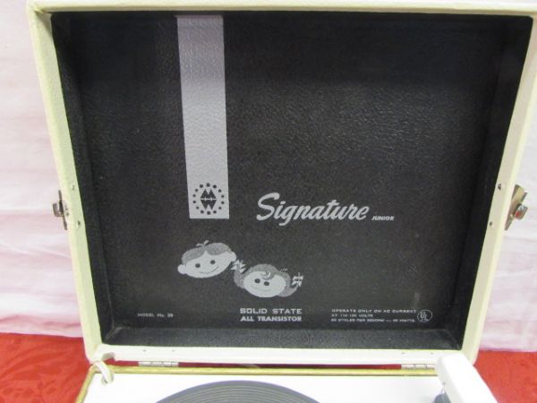 VINTAGE SOLID STATE SIGNATURE JUNIOR RECORD PLAYER WITH 45'S