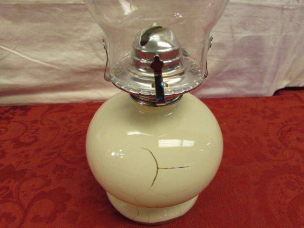 ELEGANT VICTORIAN STYLE CERAMIC PITCHER & WASH BASIN, CANVAS ART PRINT & FLORAL HURRICANE LAMP