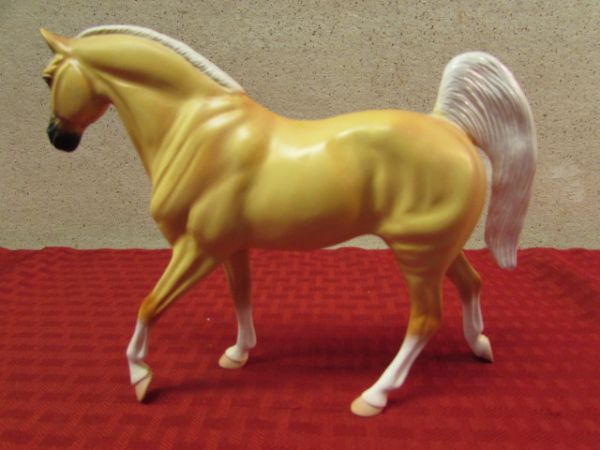 HARTLAND MODEL  TENNESEE WALKING HORSE