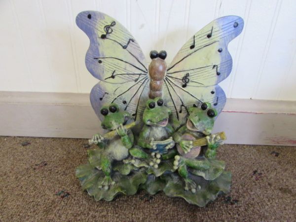RESIN  MUSICAL FROGS & BUTTERFLY SHELF ORNAMENT WITH HUMMINGBIRD & LILY TOPIARY