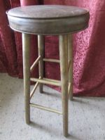 TALL STOOL WITH CUSHIONED SEAT