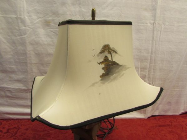 A TRIO OF PRETTY VINTAGE PAGODA LAMPS