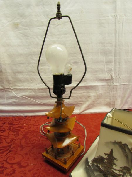 A TRIO OF PRETTY VINTAGE PAGODA LAMPS