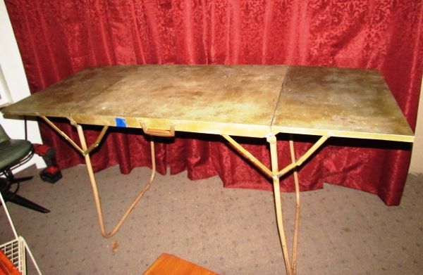 EXCELLENT METAL FOLDING TABLE