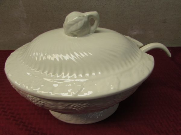 VINTAGE WHITE CALIFORNIA POTTERY SOUP TUREEN WITH LADLE