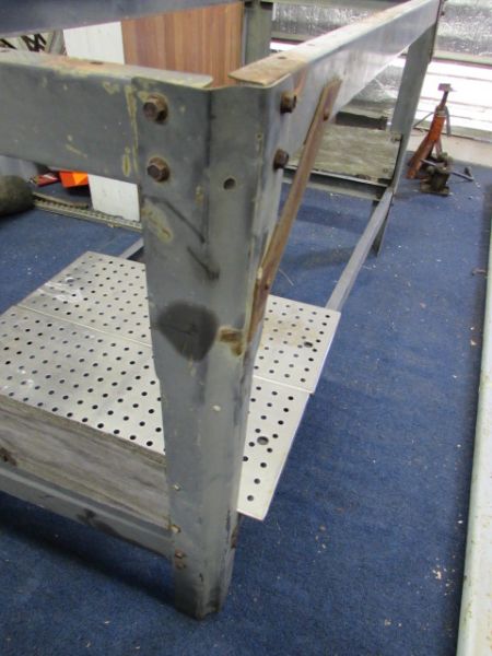 METAL WORK BENCH STAND