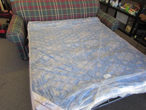 VERY ATTRACTIVE LAZY BOY SLEEPER SOFA IN GREAT CONDITION