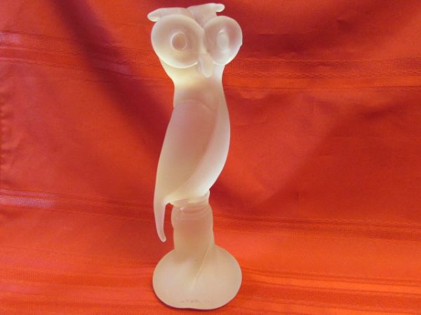 ADORABLE VINTAGE HAND BLOWN GLASS OWL STATUE - 12 TALL