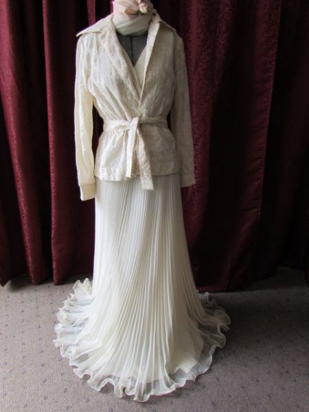 GORGEOUS VINTAGE PLEATED GOWN, EMBROIDERED JACKET & GOLD & RHINESTONE CLUTCH 