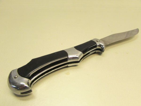 NICE VANADIUM STAINLESS  POCKET KNIFE IN LEATHER WESTERN BOOT SHEATH
