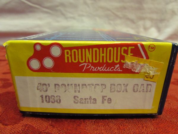 NIB ROUNDHOUSE PRODUCTS HO GAUGE CABOOSE & ROUND TOP BOX CAR 