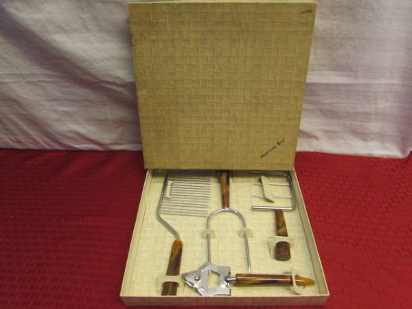 VINTAGE NEW IN BOX HOSTESS SET WITH BUTTERSCOTCH BAKELITE HANDLES 