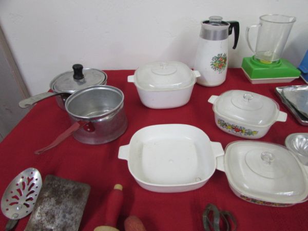 PLAYHOUSE KITCHEN APPLIANCES & DISHWARE FOR YOUR FAVORITE LITTLE COOK - SOME VINTAGE