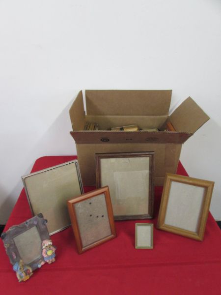LARGE COLLECTION OF PICTURE FRAMES