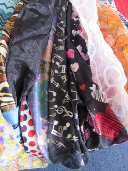 COLLECTION OF BEAUTIFUL SCARVES