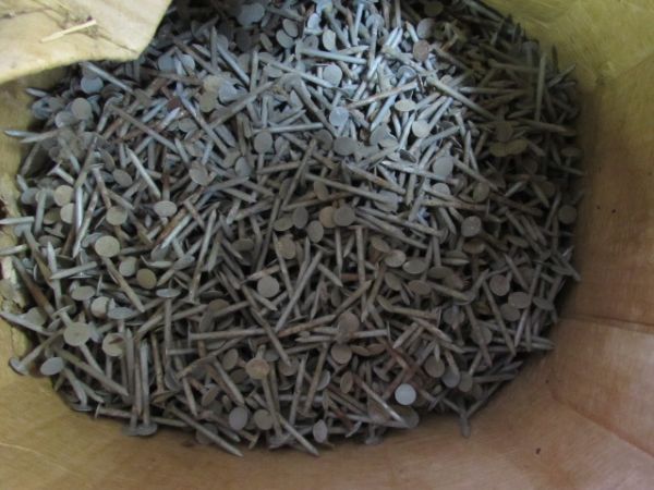GALVANIZED 1-3/4 ROOFING NAILS (32 LBS)