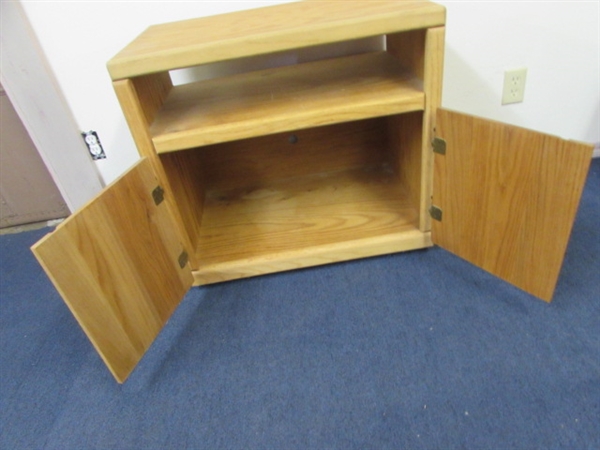 MATCHING OAK END TABLE, PRINTER TABLE, TV OR OTHER GREAT ITEM TABLE!