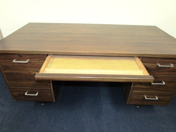 NICE BIG DESK FOR YOUR HOME OR OFFICE