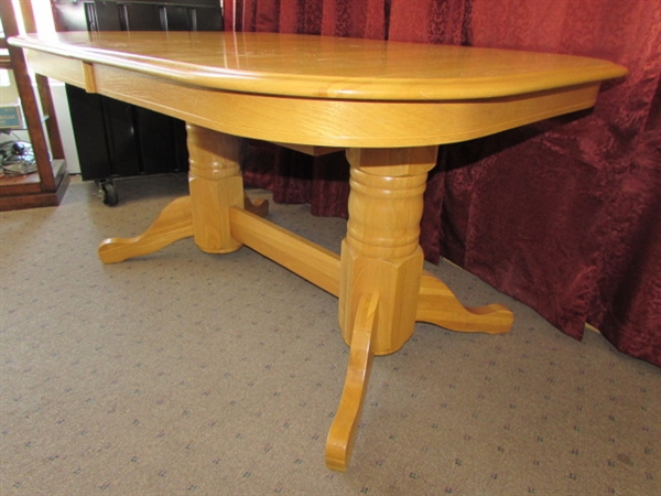 OAK DOUBLE PEDESTAL DINING ROOM TABLE WITH LEAVES EXPANDS TO BANQUET SIZE!