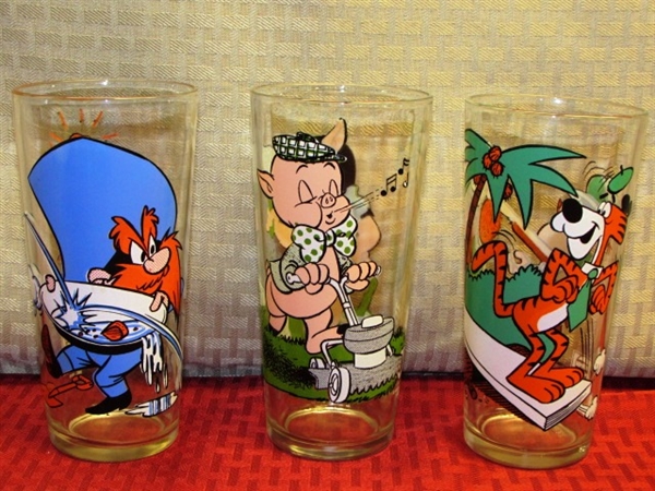 COLLECT THEM ALL!  THREE VINTAGE 1976 PEPSI COLLECTIBLE SERIES WARNER BROS. DRINKING GLASSES 