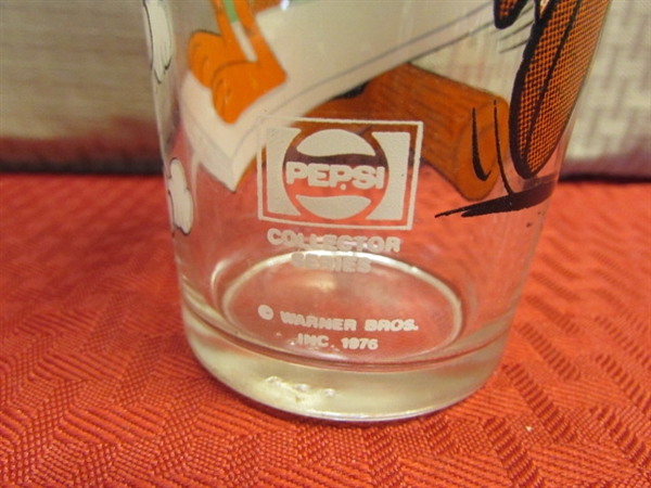 COLLECT THEM ALL!  THREE VINTAGE 1976 PEPSI COLLECTIBLE SERIES WARNER BROS. DRINKING GLASSES 
