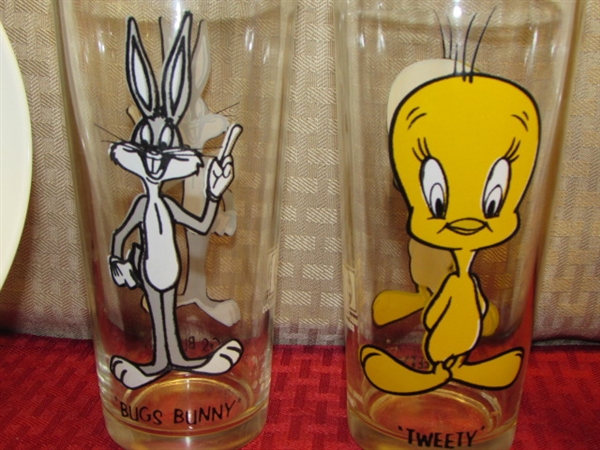 FOR THE KIDS OR COLLECTOR - TWO 1973 PEPSI COLLECTOR SERIES WARNER BROS. GLASSES & TWO LENNOX WARE PLATES