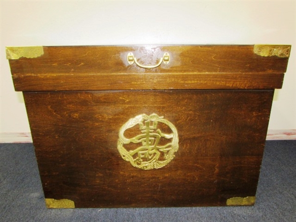 VINTAGE CHINESE WOOD & GALVANIZED METAL LINED TEA TRUNK WITH BRASS DETAILS