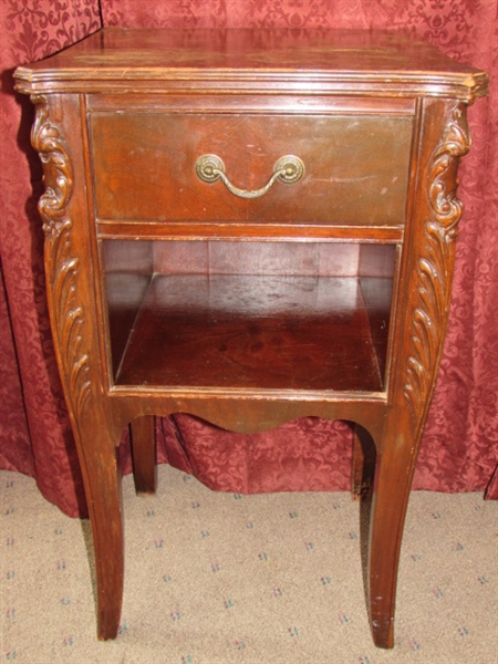 WONDERFUL VINTAGE NIGHT STAND WITH CARVED DETAILS 