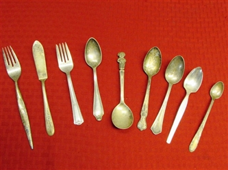 VINTAGE SILVER PLATE CAMBELLS SOUP KID SPOON PLUS AN ASSORTMENT OF SILVERWARE