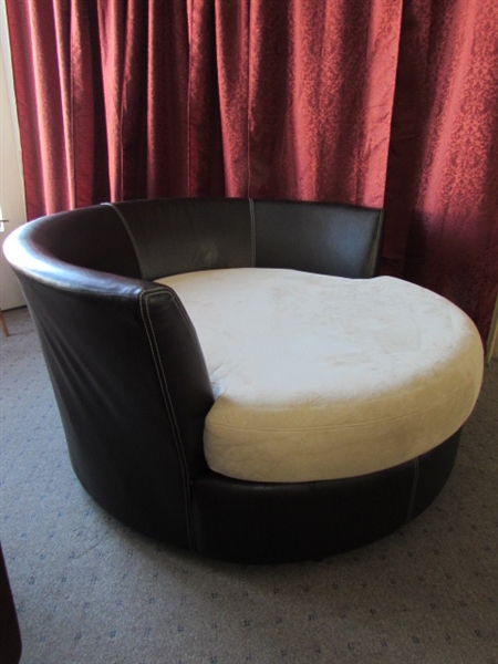 THE COOLEST CHAIR EVER!  LARGE ROUND SWIVEL POD