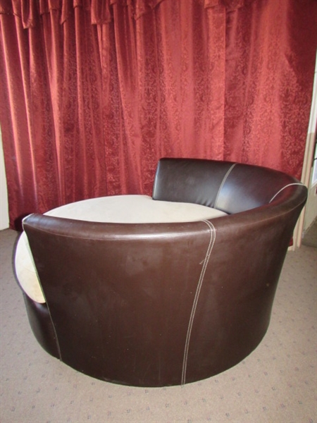 THE COOLEST CHAIR EVER!  LARGE ROUND SWIVEL POD