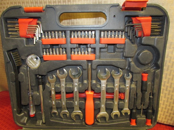 BLACK & DECKER RATCHETING SCREW DRIVER KIT WITH DOZENS OF BITS, DRILL BITS IN CASE & CASE OF 90+ ADDITIONAL TOOLS