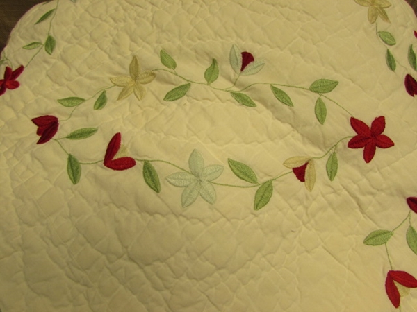 LOVELY QUILTED BEDSPREAD WITH EMBROIDERED FLORAL DESIGN & SCALLOPED EDGE - GREAT FOR SUMMER
