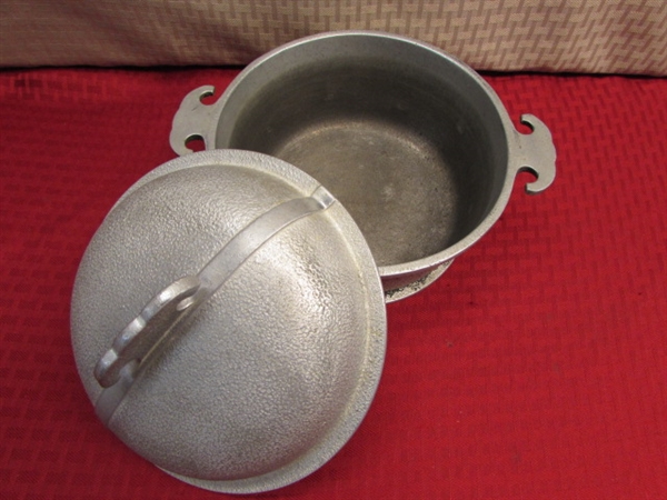 TWO GREAT GAURDIAN SERVICE HAMMERED CAST ALUMINUM LIDDED PANS & COLLECTIBLE VINTAGE PRESSED GLASS JUICER