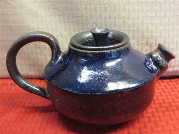 WONDERFULLY UNIQUE HANDMADE POTTERY TEA POT WITH 5 CUPS 