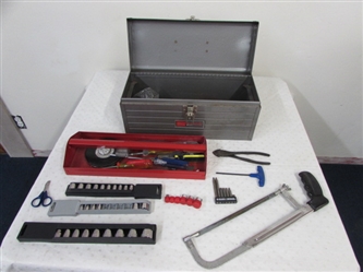 CRAFTSMANS SQUARE TOP TOOL BOX WITH AN ASSORTMENT OF TOOLS