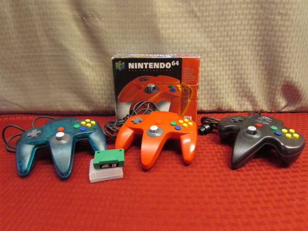 THREE NINTENDO 64 CONTROLLERS & TWO MEMORY CARDS