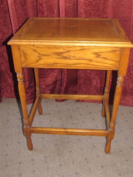 CUTE LITTLE VINTAGE ONE DRAWER NIGHT STAND/END TABLE 