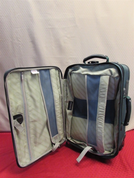 TRAVEL IN STYLE - 3 PIECE RICARDO BEVERLY HILLS LUGGAGE SET