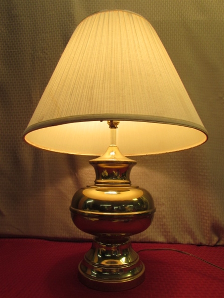 PRETTY VINTAGE LAMP WITH BRASS FINISH BASE