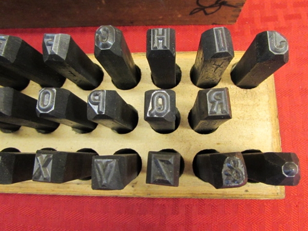 AWESOME VINTAGE MATTHEWS OF PITTSBURGH STEEL LETTER STAMP SET IN WOOD BOX
