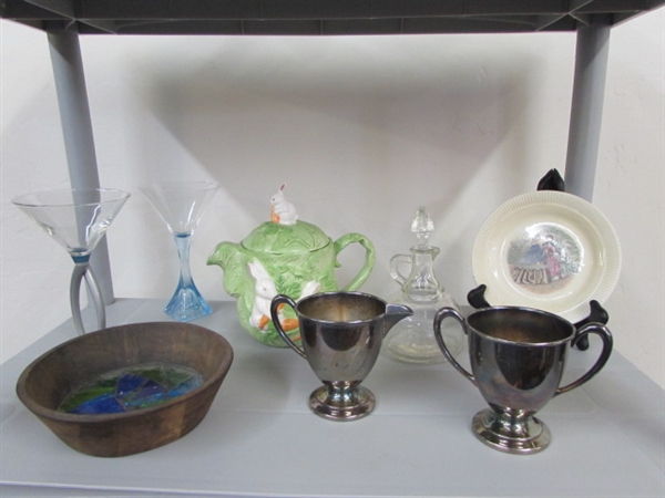 GREY PLASTIC SHELVING UNIT WITH NEW & VINTAGE TINS, SILVER ON COPPER CREAMER & SUGAR BOWL, BLOWN GLASS & MORE