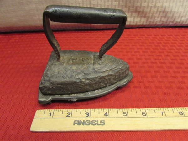 ANTIQUE CAST IRON FLAT IRON WITH STAND 