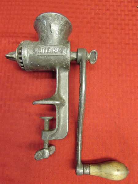 COLLECTIBLE ANTIQUE L.F.&C. UNIVERSAL MEAT GRINDER 