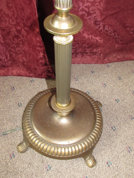 Lot Detail - ELEGANT VINTAGE BRASS FLOOR LAMP WITH CANDELABRA STYLE