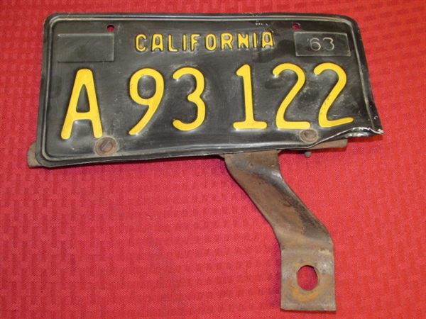 OLD CALIFORNIA LICENSE PLATE &  RARE TIN FLAGS OF THE STATES DISPLAY