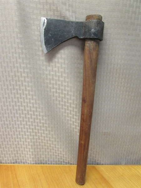 18TH CENTURY REPRODUCTION HAND FORGED THROWING AXE/TOMAHAWK
