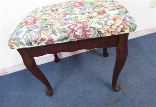 BEAUTIFUL DARK WOOD FOOTSTOOL WITH UPHOLSTERED TOP