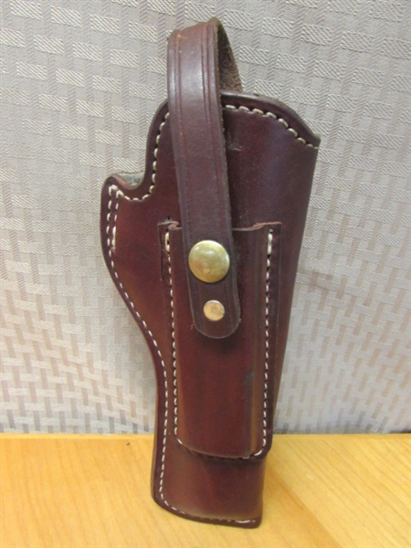 LEE RIFLE LOADER 22/250 REMINGTON, WILSON GAGE, 22 CAL .224 DIA, BOAT TAIL, LEATHER HOLSTER