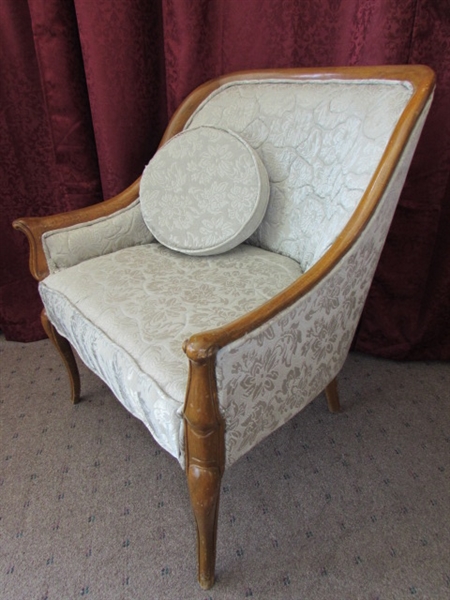 BEAUTIFUL VINTAGE  UPHOLSTERED ARM CHAIR  